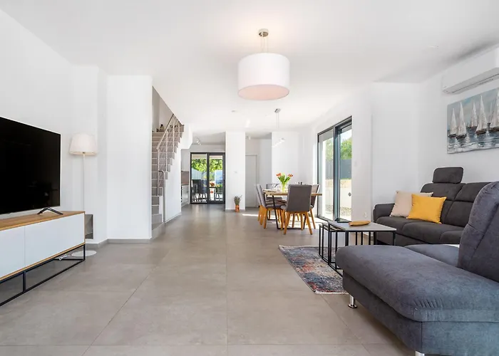 Larus By Interhome